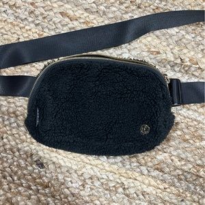Lululemon Athletica Everywhere Fleece Belt Bag (Black)